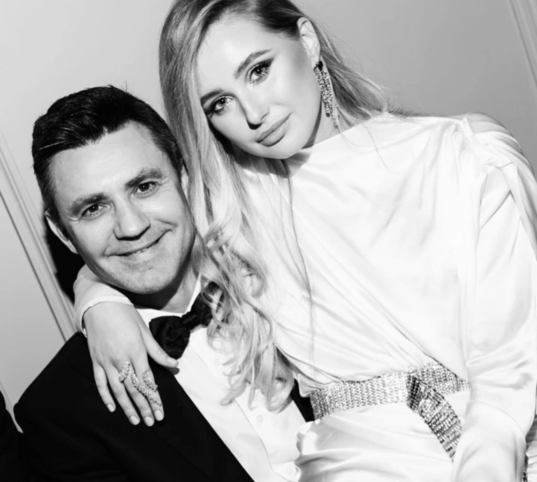 Прогулювалися та жили в одному ЖК: розлучених Тищенка з Барановською бачили разом в Ужгороді. Відео