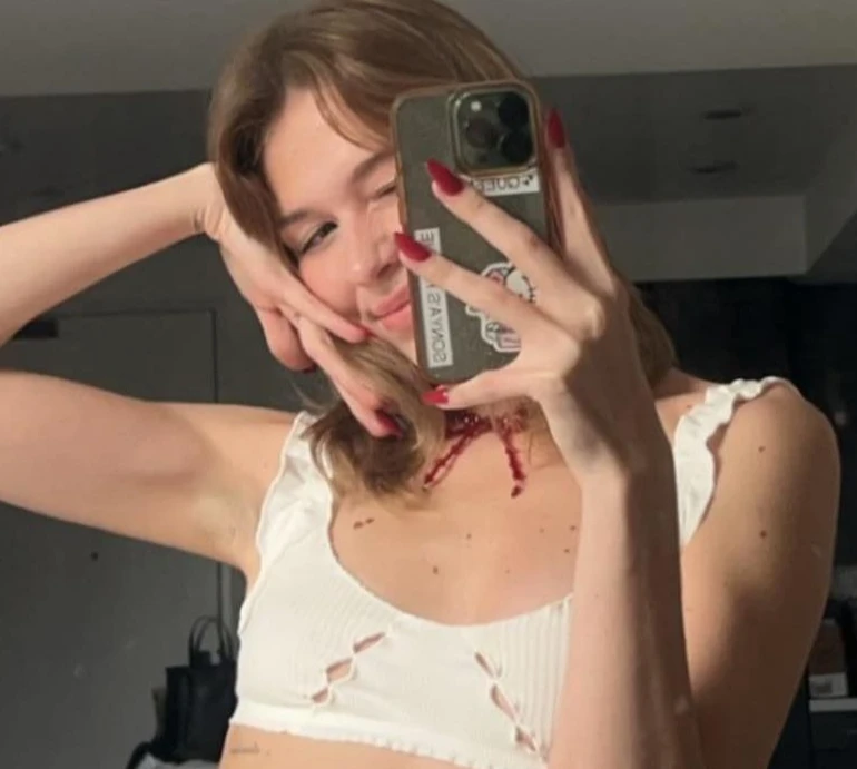 Почуваюся красивою: дочка Брежнєвої заселфилася в спідньому українського бренду