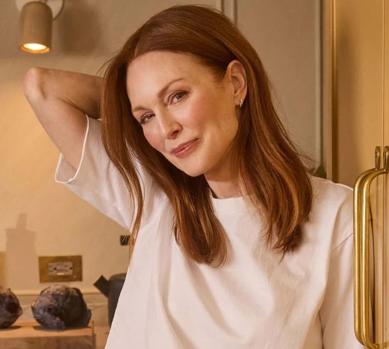 64-річна Джуліанна Мур без мейкапу та в купальнику показалася на щирому серпневому фото