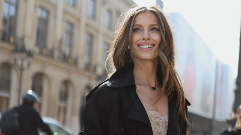 Онука Ротару у Парижі похизувалася люксовими сумками за понад 10 тисяч євро