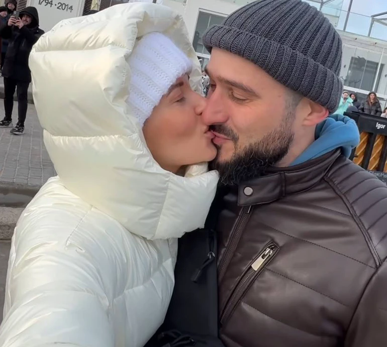 Романтика по-одеськи: Денисенко показалася з чоловіком на тлі моря та в купальнику у джакузі