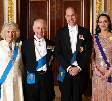 Багата, біла, дисфункціональна: королівську сім'ю та окремо принца Гаррі з Меган висміяли на Золотому глобусі
