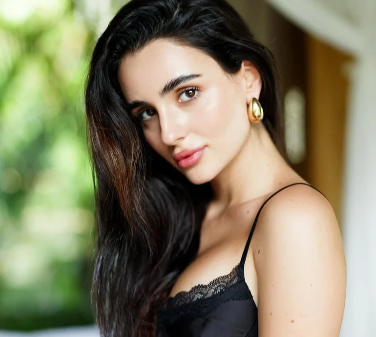 Трінчер образила мешканців міста, де ховалася від війни, та нарвалася на реакцію мера