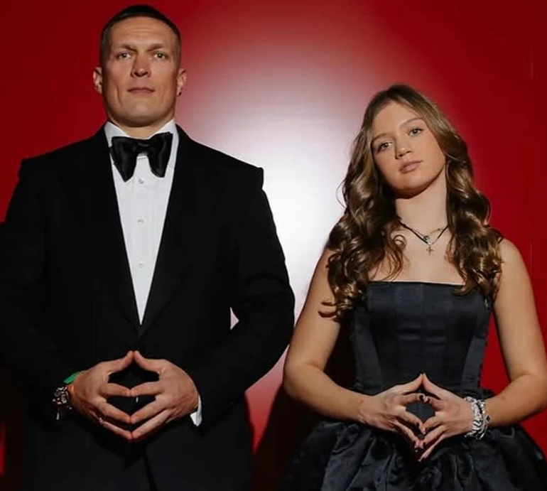 Уся в тата: 15-річну дочку Усика показали на силовому тренуванні зі штангою. Фото