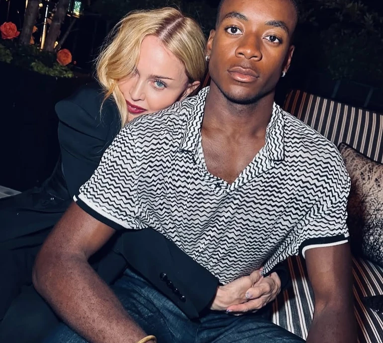 Бігав без підгузків і пив кока-колу: Мадонна привітала прийомного сина з 20-річчям і згадала його маленьким. Фото