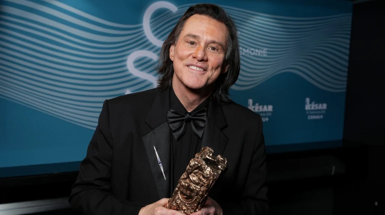Кохаю тебе: 64-річний Джим Керрі на врученні премії Cesar уперше публічно звернувся до своєї дами серця. Фото