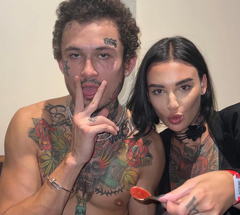 Учасниці Холостяка нагодували Моргенштерна борщем на Балі. Відео