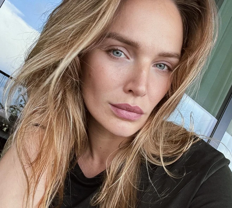 Солодке життя: 30-річна Добкіна похизувалася тілом у бікіні за три місяці після других пологів. Відео