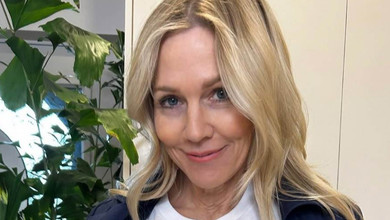 Дженні Гарт із нагоди 53-річчя відтворила своє дитяче фото з кумедним бантиком