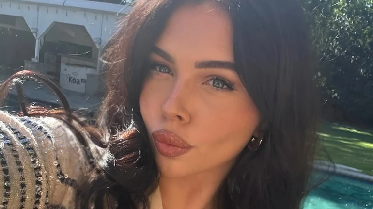 20-річна донька Фреймут показала, як цілий тиждень святкувала день народження з найріднішими коло океану