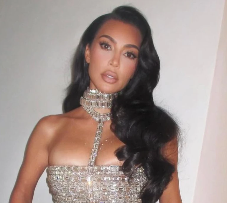 Червона сексі-сукня та зіркові гості: як Бібер, Вергара та Трамп 43-річчя Кардашян відгуляли