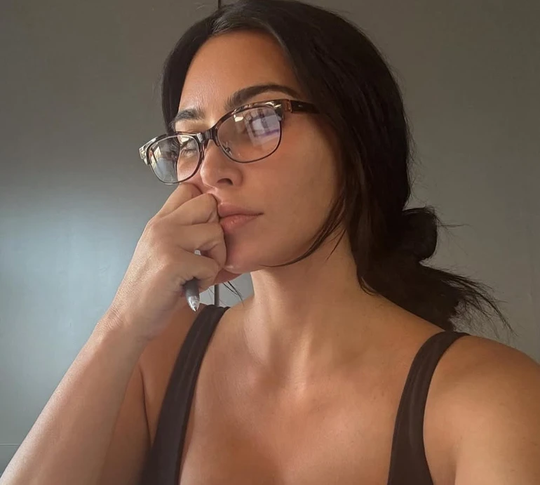 Тримає адвоката на швидкому наборі: інсайдер розповів, що відбувається між Кардашян і Вестом