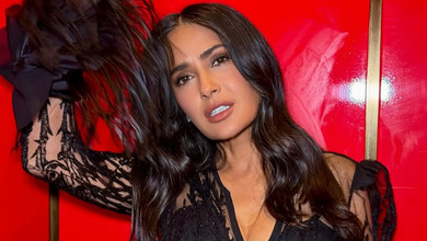 Тварини впізнають добру душу: Хаєк розчулила фанів своїми обіймашками з незнайомим службовим псом. Відео