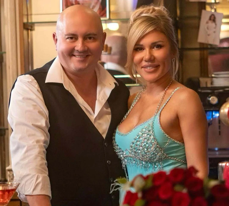 Елтон Ткач, він же Юрій Джон: шоумен насмішив виконанням хіта Омаргалієвої Не п'яна - закохана. Відео