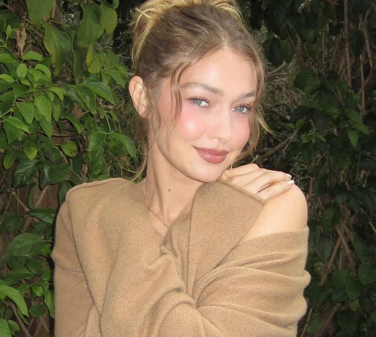 Більше не білявка: Джіджі Хадід вразила кардинально новою зачіскою. Фото