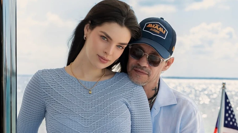 Ексчоловік Лопес з четвертою дружиною оголосили стать майбутньої дитини милими фото