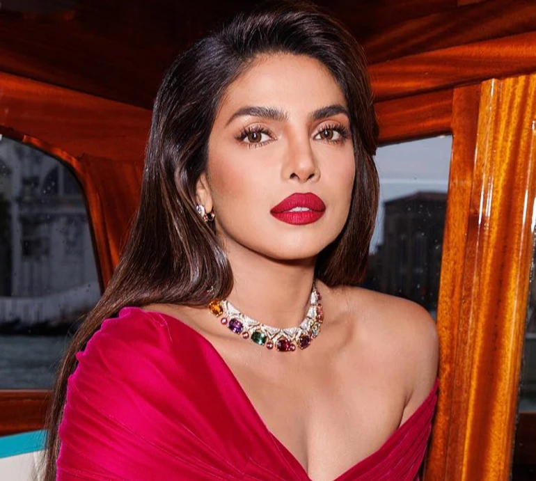 Кокосова олія, гіалуронка та помада на очах: 41-річна Пріянка Чопра розкрила лайфхаки свого 4-хвилинного мейку