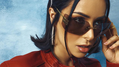 Огнєвіч у капрі та шкірянці на голе тіло блиснула грудьми в незвичній зйомці