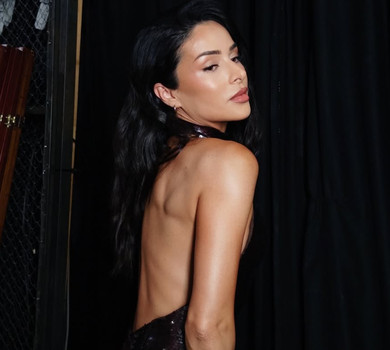 Огнєвіч у блискучій сукні похвалилася формами на ефектних фото