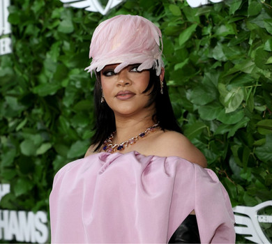 Ріанна в простирадлі, пасія Джекмана в паєтках і жінка Болдуїна в корсетному міні: яскраві луки з хідника The Gotham Awards