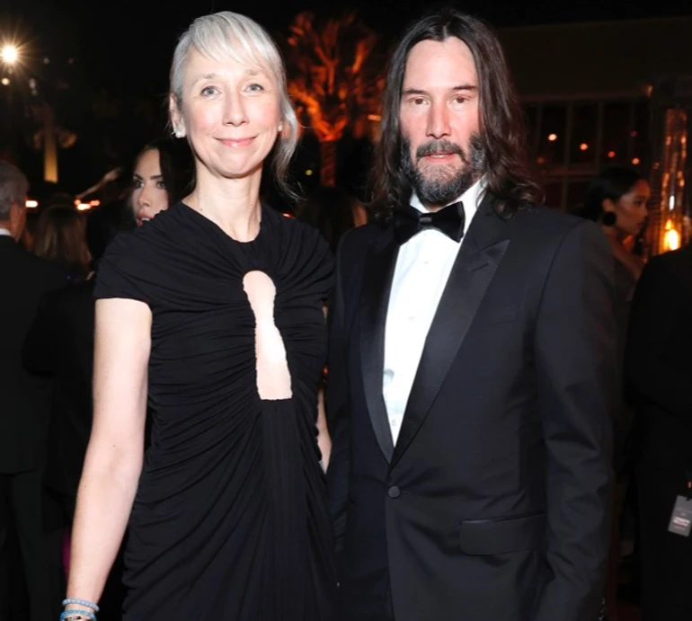 Кіану Рівз за руки з коханою показався на хіднику в Лос-Анджелесі. ФОТО