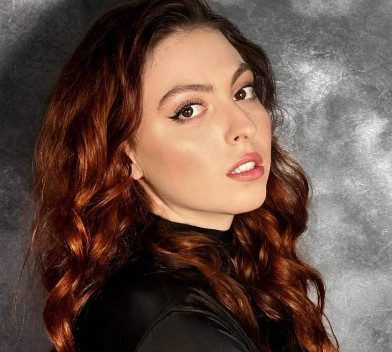 Донька Полякової у день народження мами засвітила живіт після операції