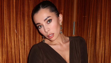 Неплях на пляжі випнула апетитні сідниці для звабних фото