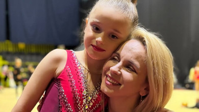 Сльози, страх, хвилювання: Ребрик похвалилася 7-річною дочкою на змаганнях з гімнастики та показала себе юну з обручем
