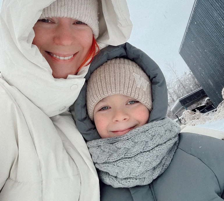 Тарабарова з дітьми на санчатах показала свій січневий настрій. Фото