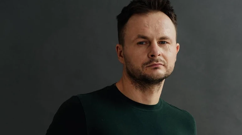 Двійник Сердючки, церковний хор і робота в таксі: цікаве про актора Романа Ясіновського