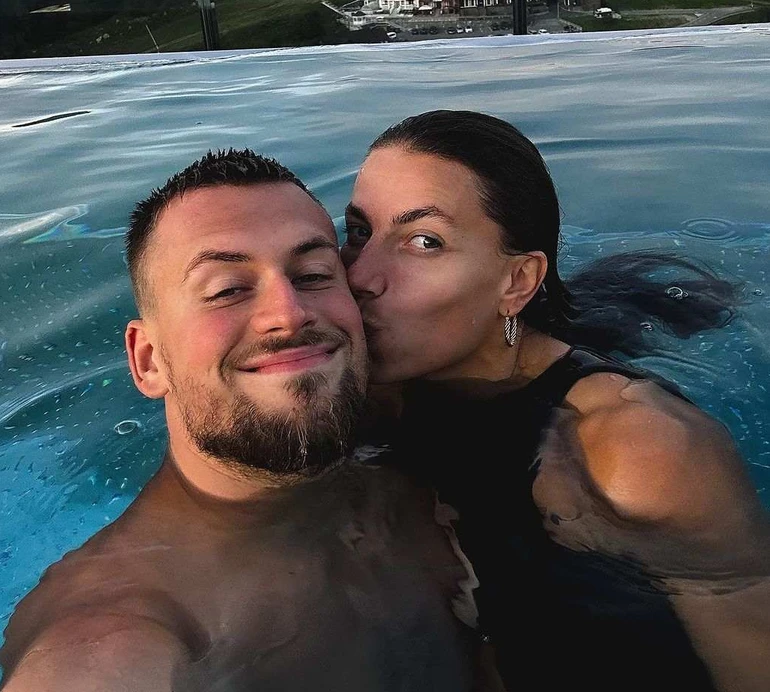 Бех із чоловіком продемонстрували мокру пристрасть у буковельському басейні
