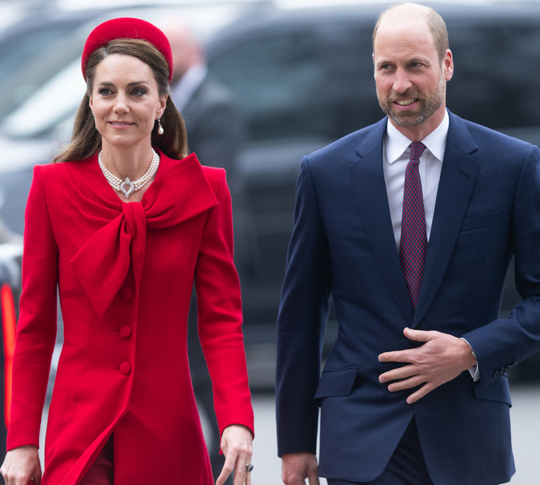 У перлах Єлизавети II і сережках Діани: елегантна принцеса Кейт відвідала святкову службу в Лондоні. Фото