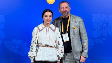 Подкопаєва у вишиванці та в компанії чоловіка попозувала з Зеленським, Свириденко і Кароль на молитовному сніданку. Фото