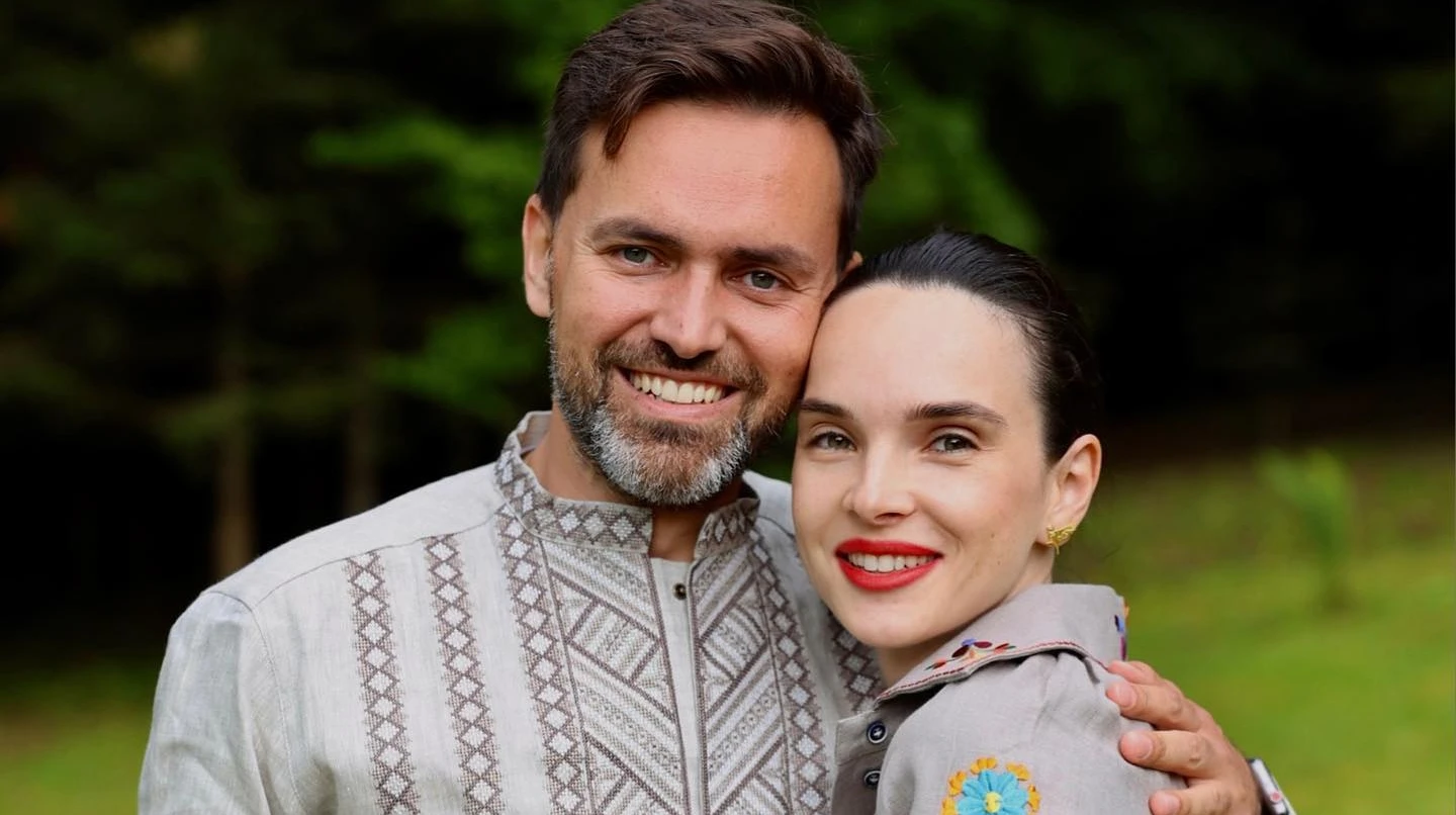 Мірошниченко вразила схожістю своєї свекрухи з Памелою Андерсон. Фото