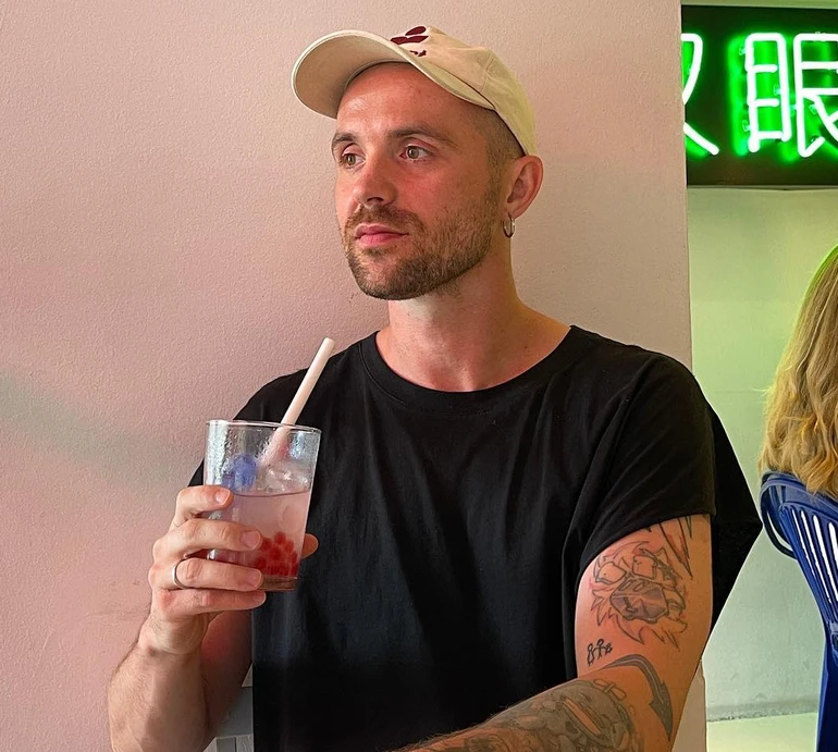 Кацурін на селфі з дочкою, мамою та Дорофєєвою спародіював OTOY