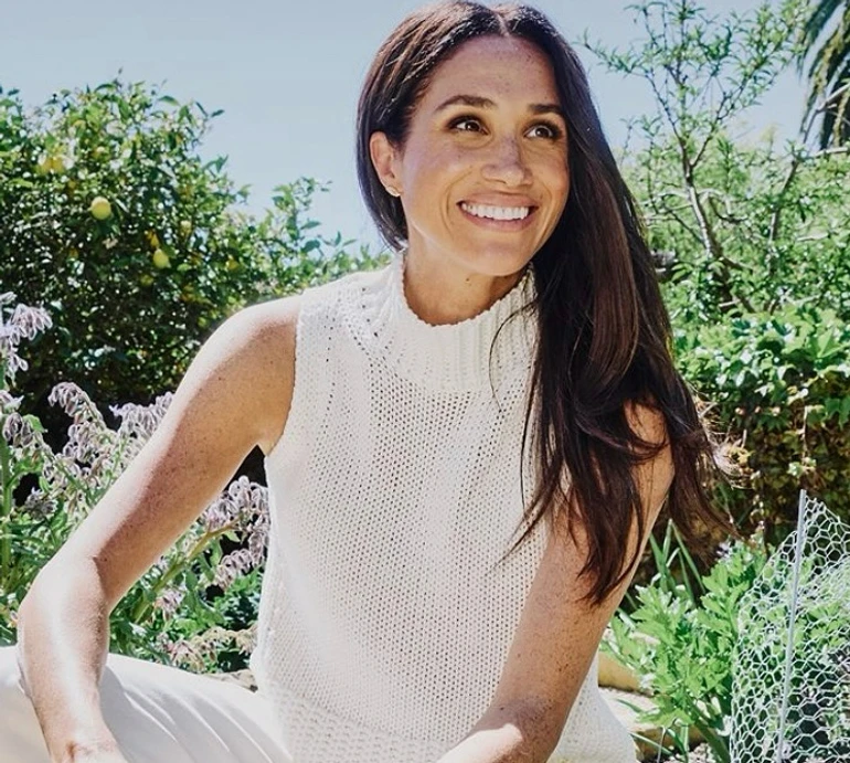 Маркл показала, як дочка і син милувалися трояндами у саду. Фото