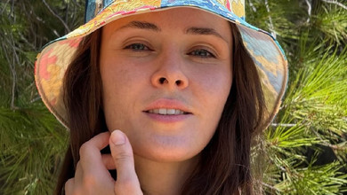 Натуральна краса: Саніна без мейкапу у яскравому бікіні покаталася на сапах