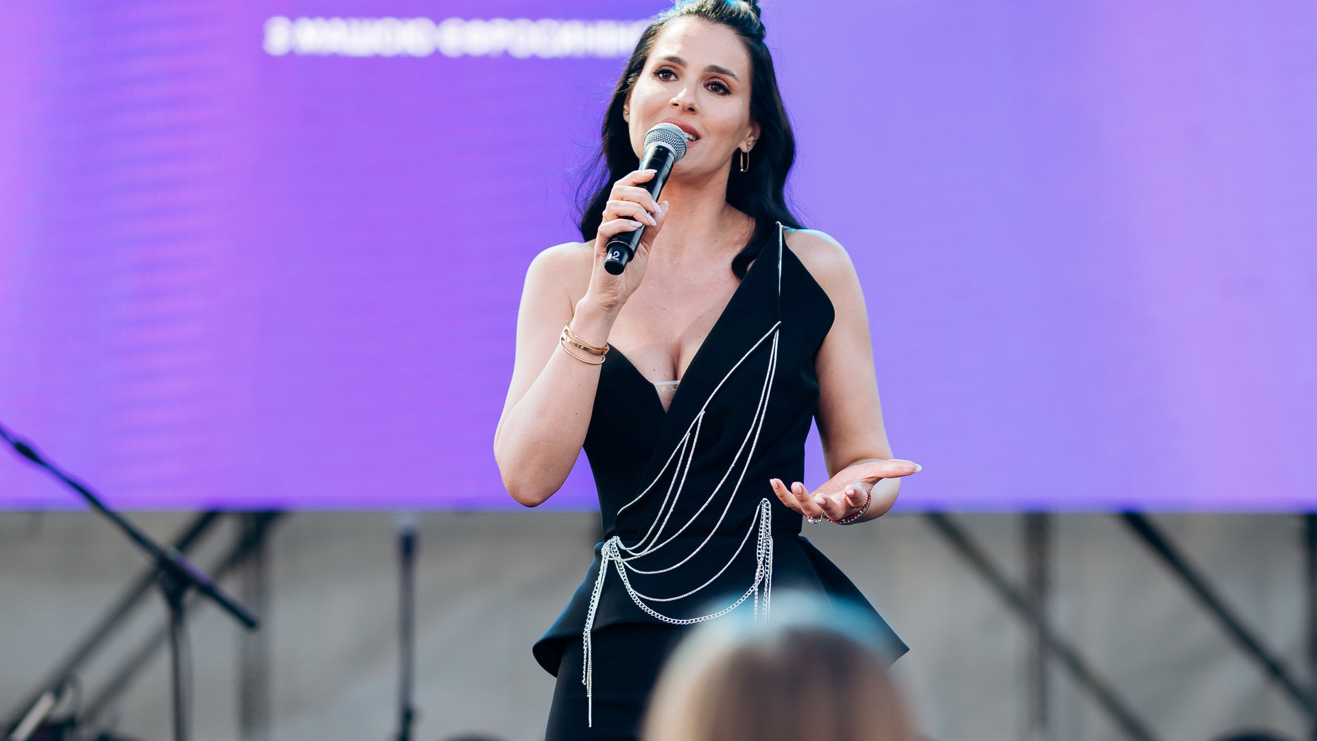 Перерваний тривогою виступ Соловій та пісні MamaRika в укритті: як пройшов Фестиваль "Благодійний WEEKEND" Маші Єфросиніної