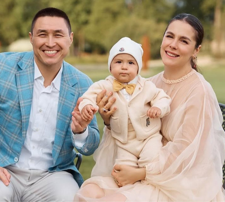 Онуфрійчук показалася на прогулянці з чоловіком і сином та поринула в спогади про літо