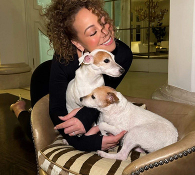 Фітнес у золотій сукні та масажисти для собак: Мерая Кері зняла кумедне відео про буденне життя зірки