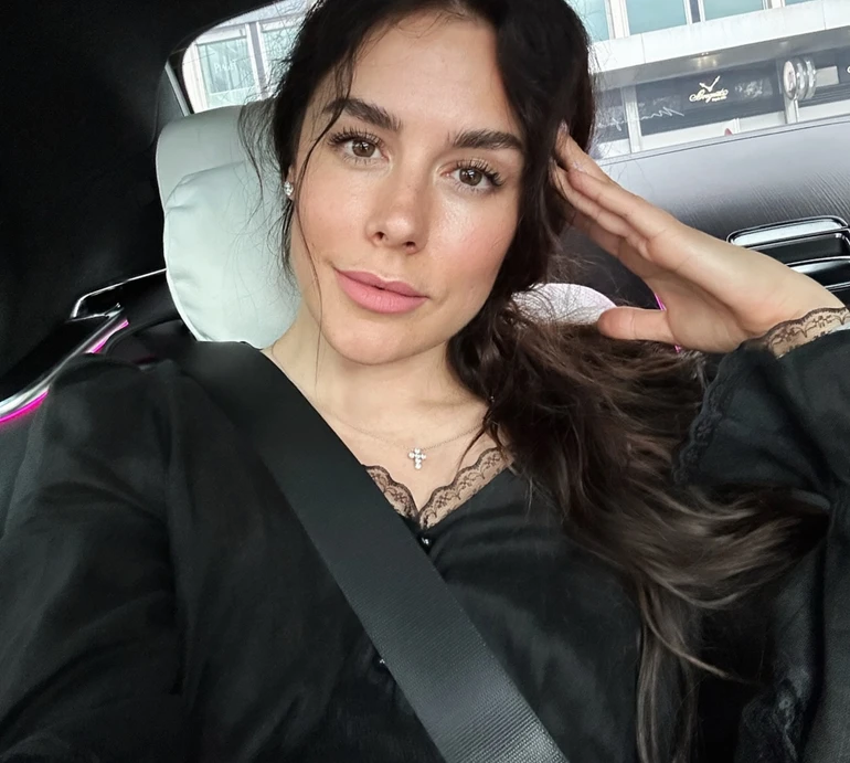 Сім'я на першому місці: Онуфрійчук у мінішортах розказала, як балансує між роботою та особистим життям