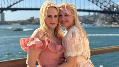 У романтичних платтях та перед 94-річною бабусею: Ребел Вілсон зіграла друге весілля з коханою