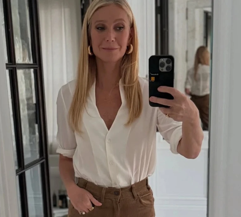 52-річну Пелтроу у купальнику зазнімкували під час відпочинку в Італії