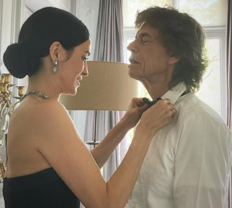 Наречена Джаггера привітала його з 82-річчям кумедним вухастим фото з їхнім сином