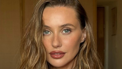 Ексдружина Тищенка в вишуканих пляжних луках посвітила тендітною фігурою на грецькому відпочинку