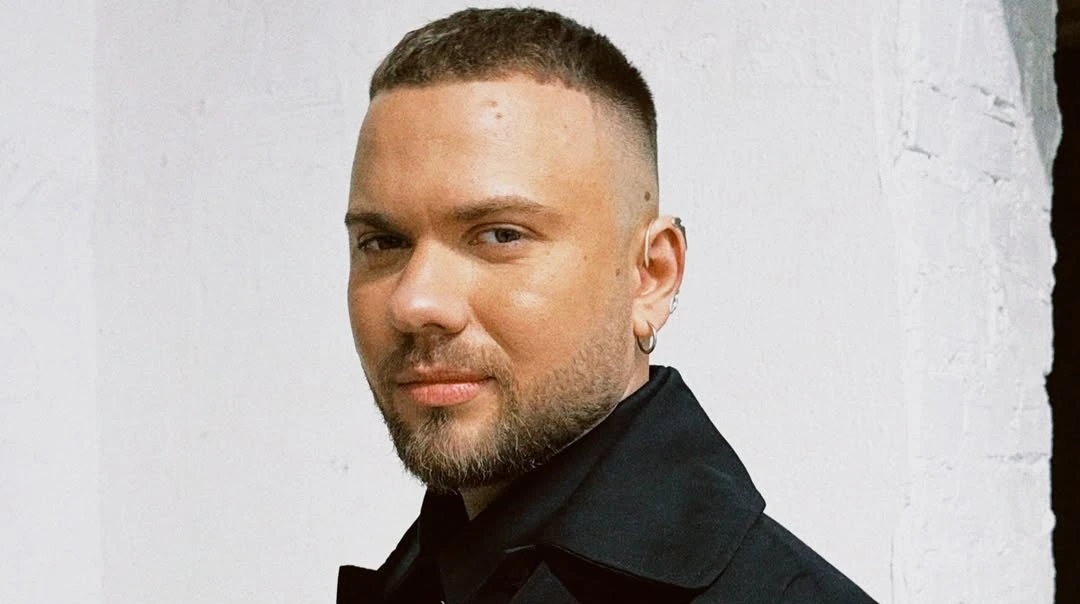 Завжди цього соромився: LAUD розповів, через яку рідкісну патологію був змушений носити силіконову накладку на зйомки