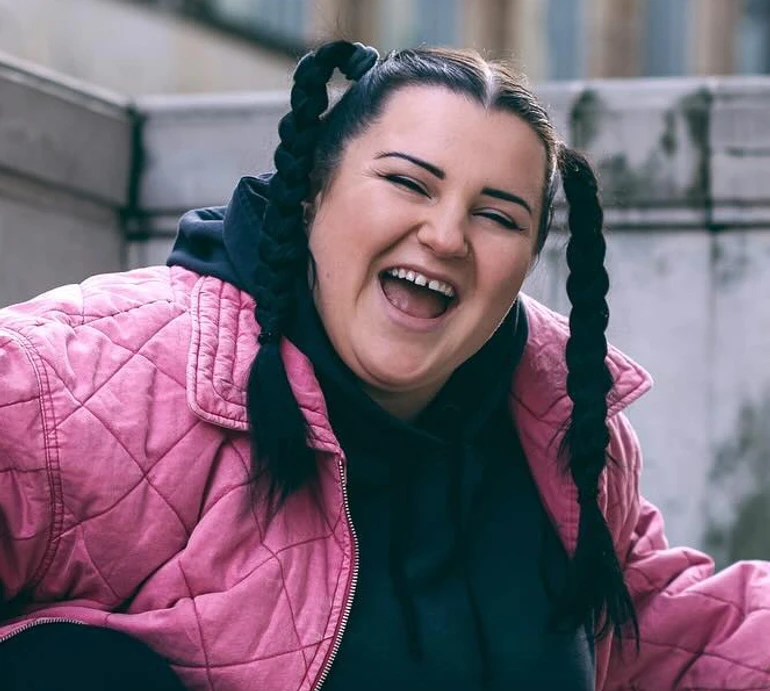 alyona alyona в леопардових лосинах показала тренування з гантелями. ВІДЕО