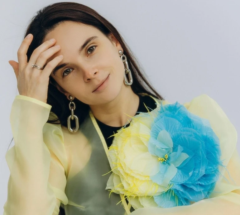 Безтурботні 29 vs 36: Мірошниченко показала, як змінилося її обличчя без жодних уколів. Фото