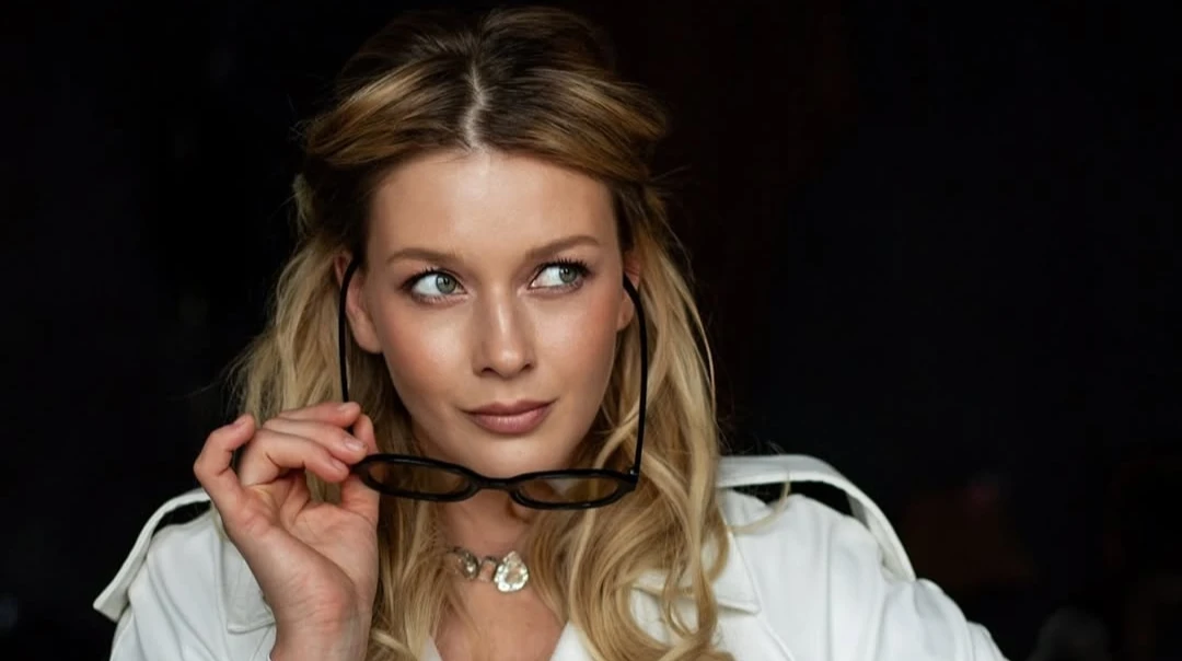 Увірвалася в весну: Грешнова похизувалася фігурою в обтислому спортлуці