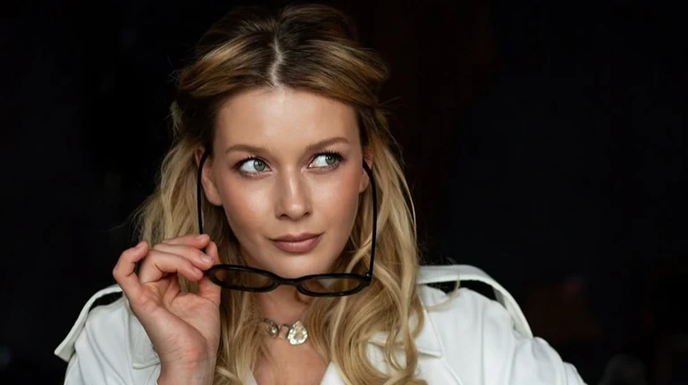 Увірвалася в весну: Грешнова похизувалася фігурою в обтислому спортлуці